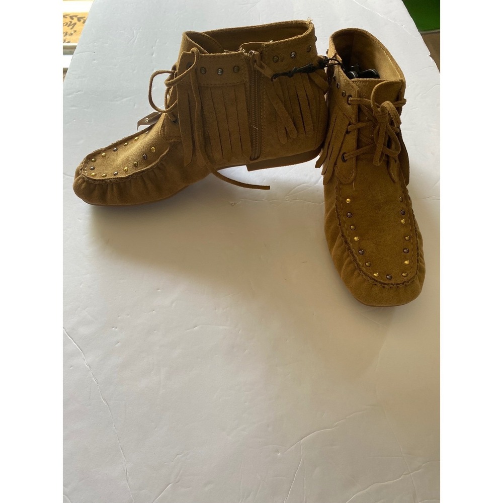 No Boundaries Womens Tan Faux Suede Fringe Studded Moccasin Booties Size 8 NEW - Picture 4 of 9